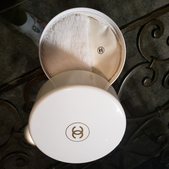 Chanel vintage #5 bath powder case. - Picture 2 of 4